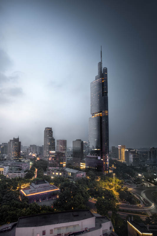 南京城市夜景高楼耸立图片