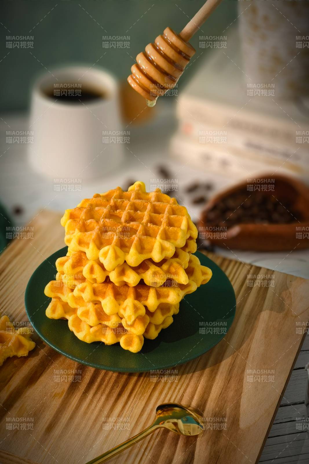 蜂蜜淋华夫饼图片