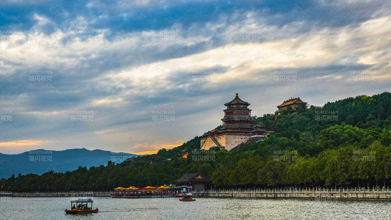 颐和园湖光山色映古塔图片