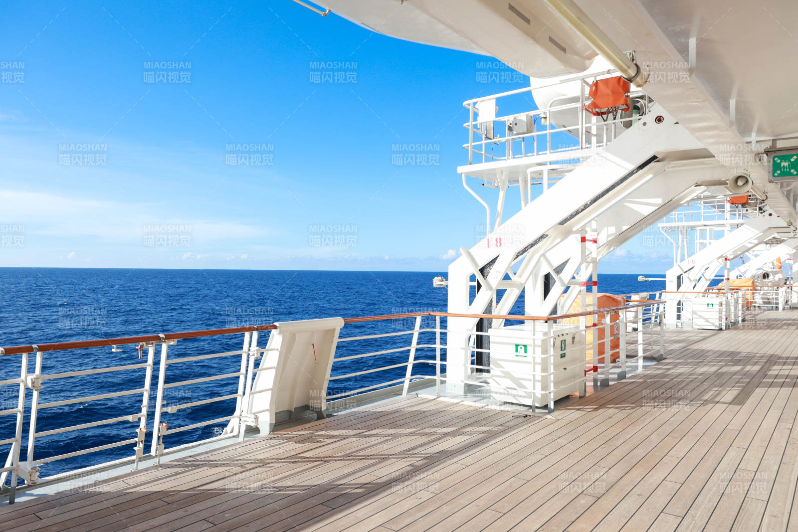 邮轮甲板海景图片