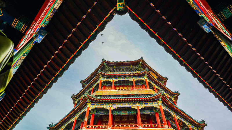 颐和园古塔飞檐映蓝天图片