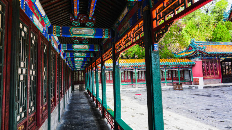 颐和园佛香阁古色古香的长廊图片