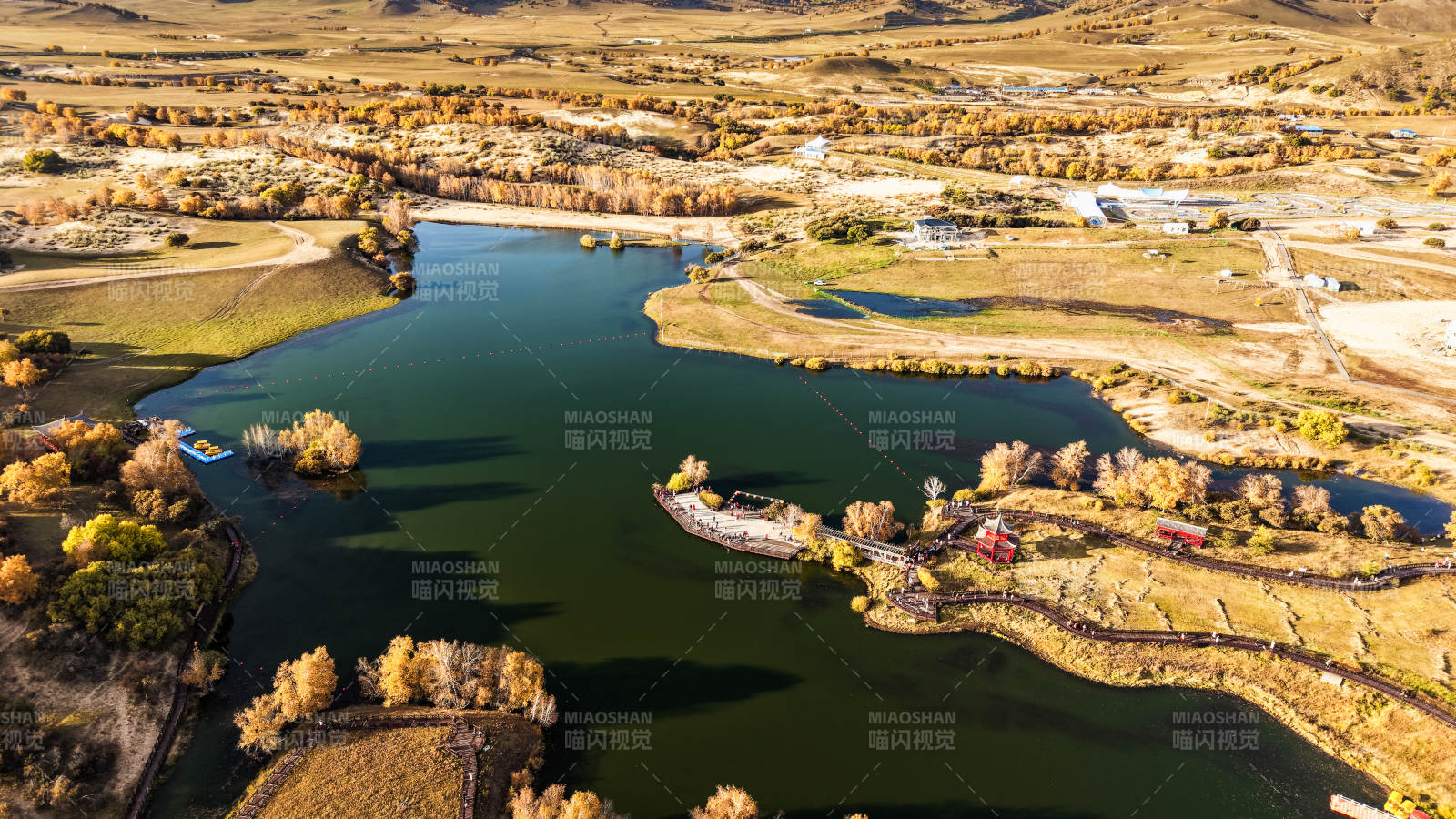 乌兰布统公主湖美景航拍图片