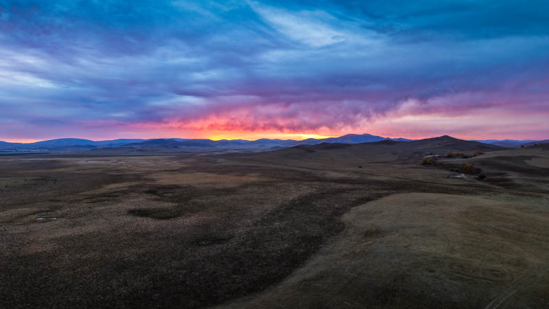 乌兰布统荒原日落 霞光漫天图片