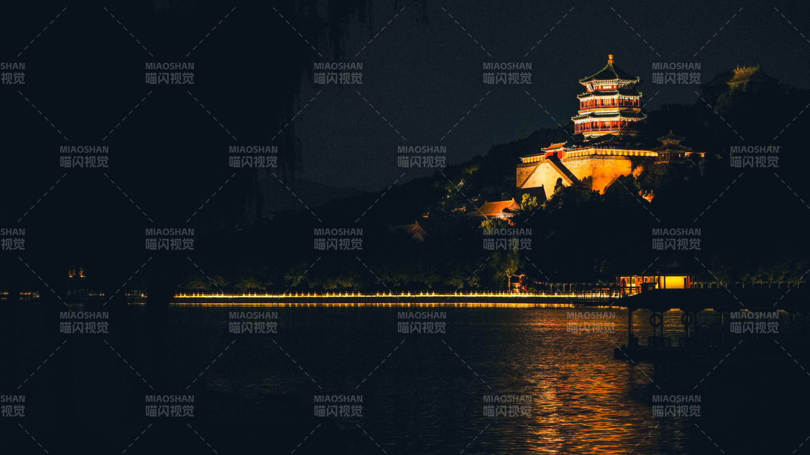 颐和园夜色中的古塔美景图片