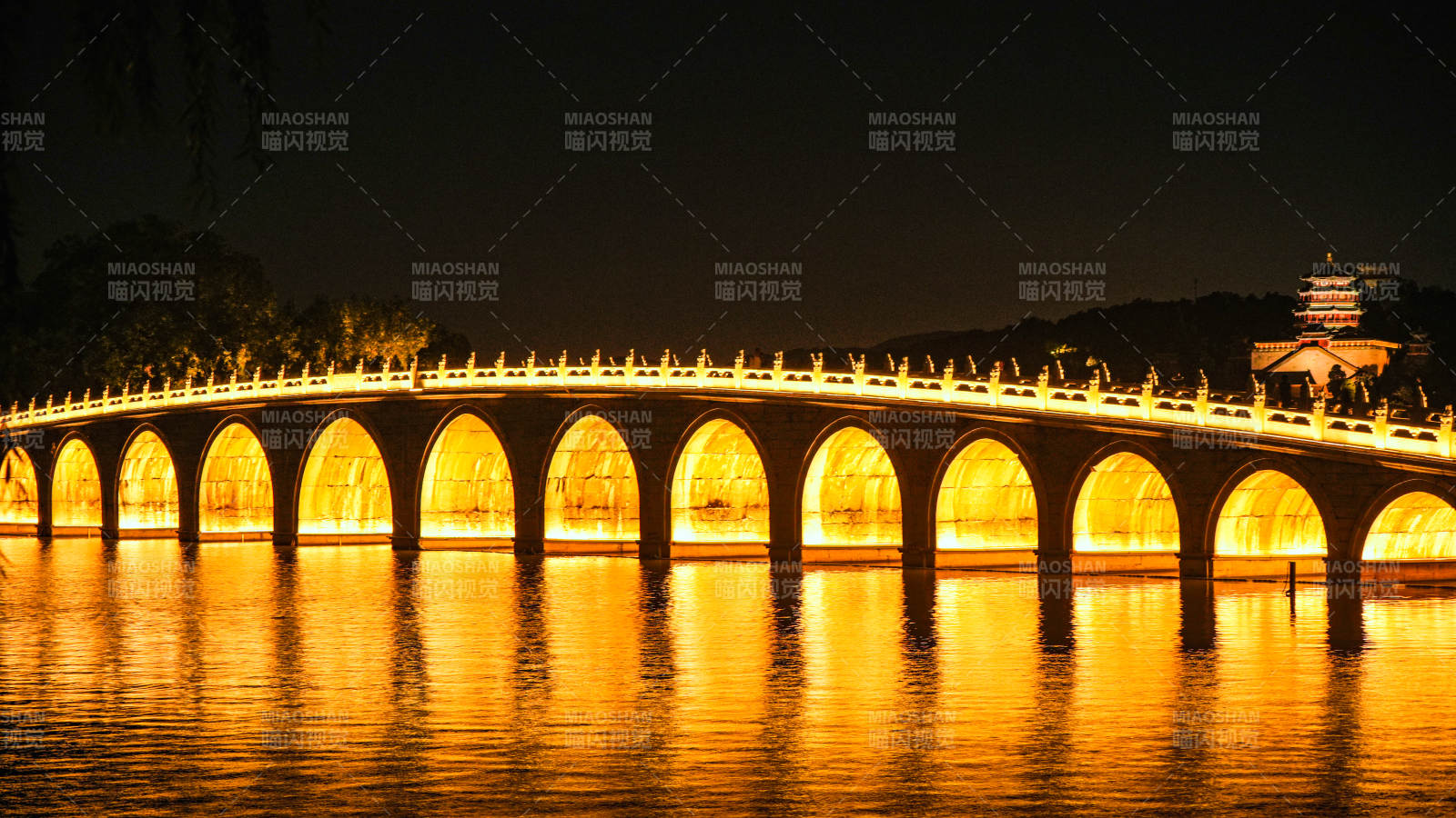 夜色中的十七孔桥图片