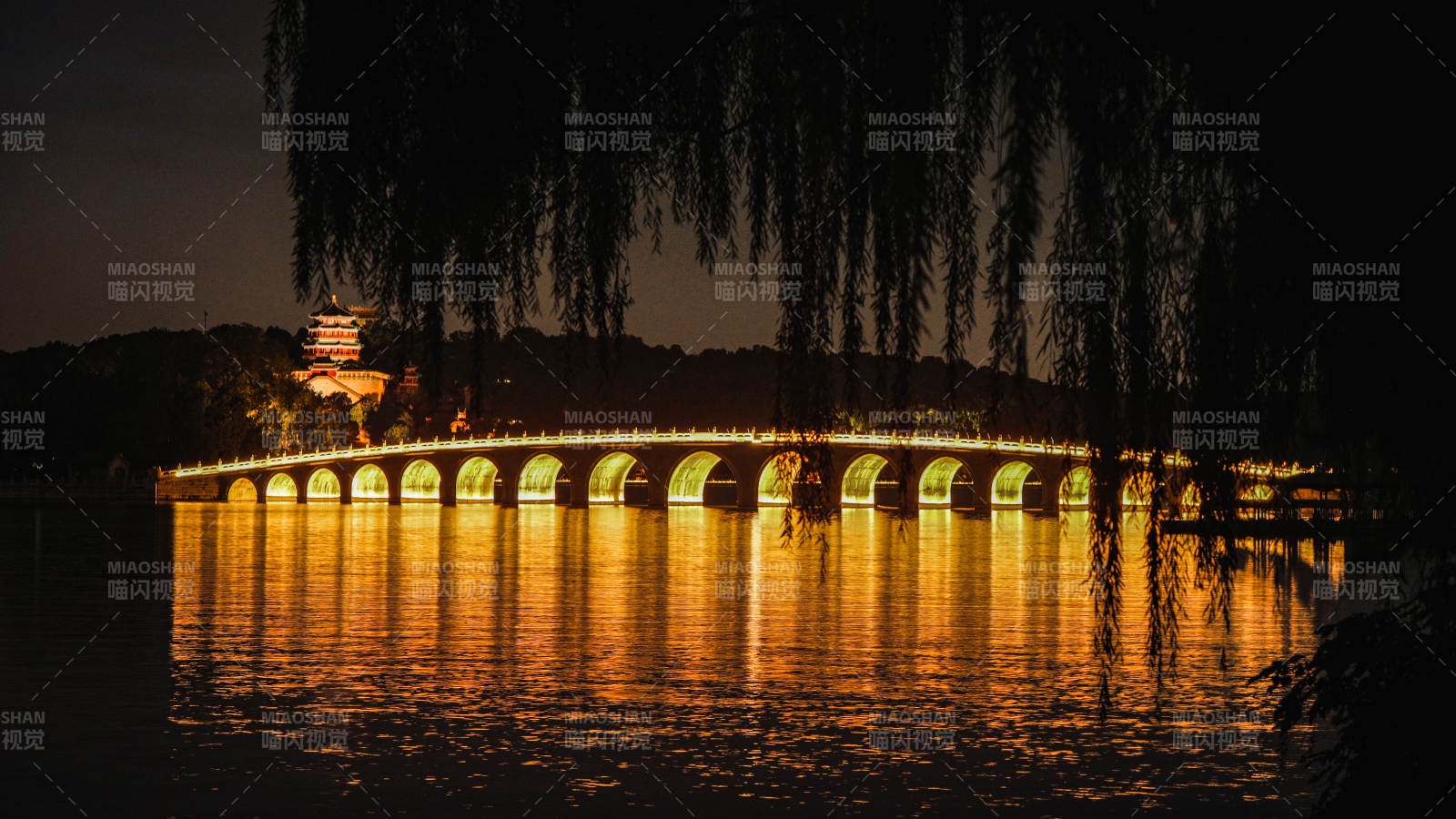 夜色中的十七孔桥图片