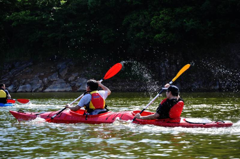 双人划艇激流勇进图片