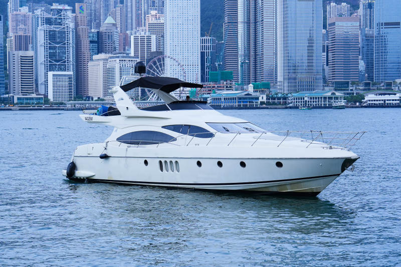 香港豪华游艇港湾停泊图片