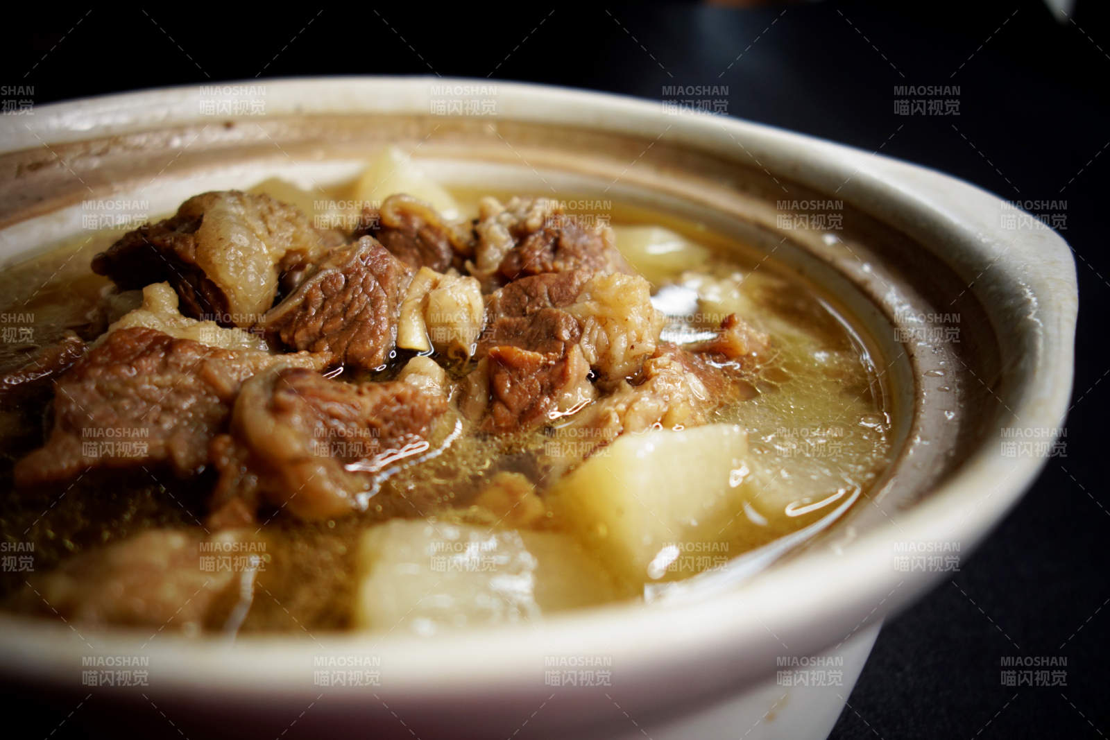 牛腩炖白萝卜图片