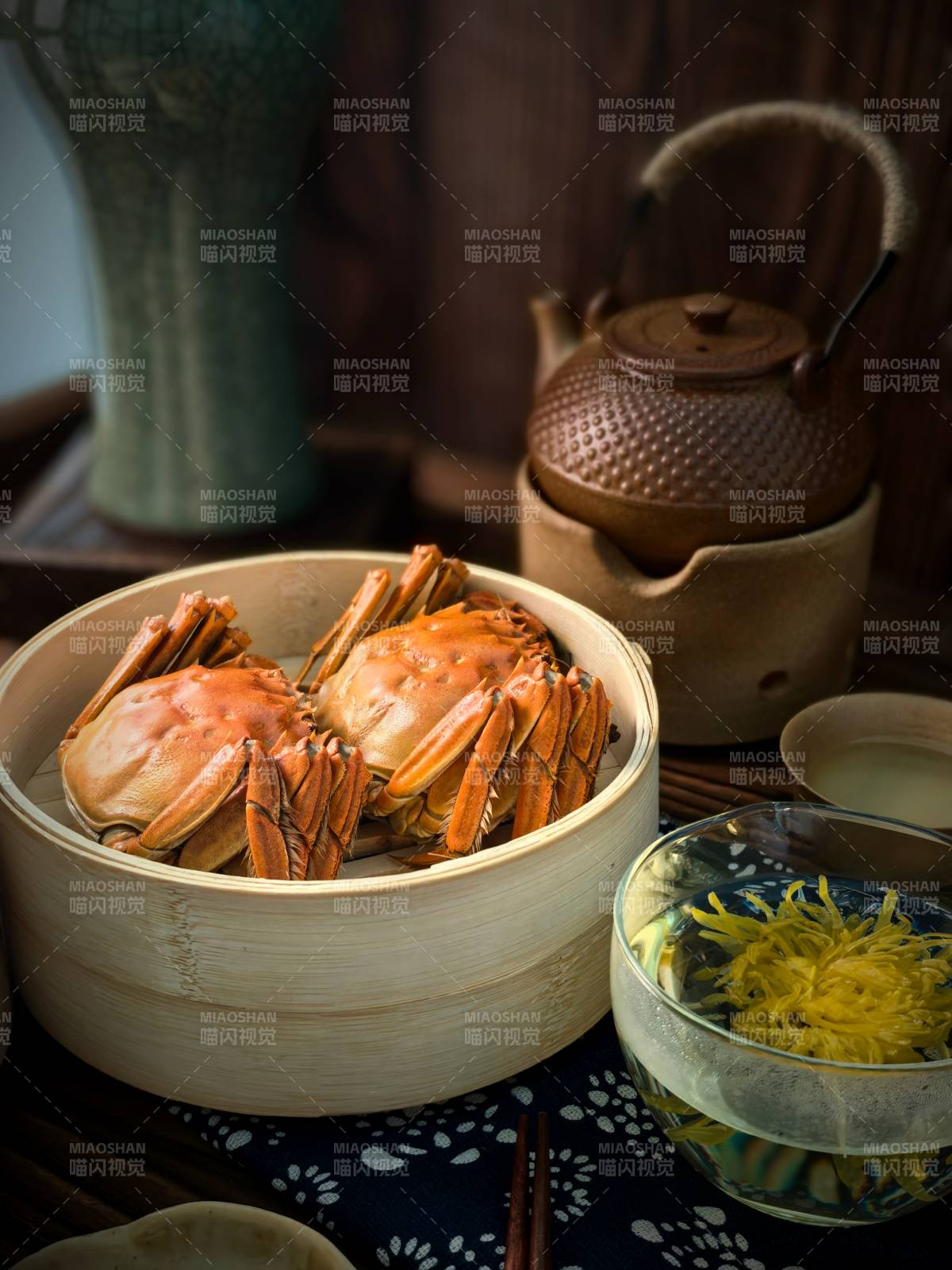 蒸蟹配茶香图片