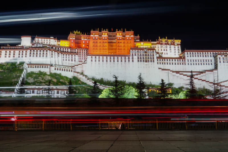 西藏布达拉宫夜景图片