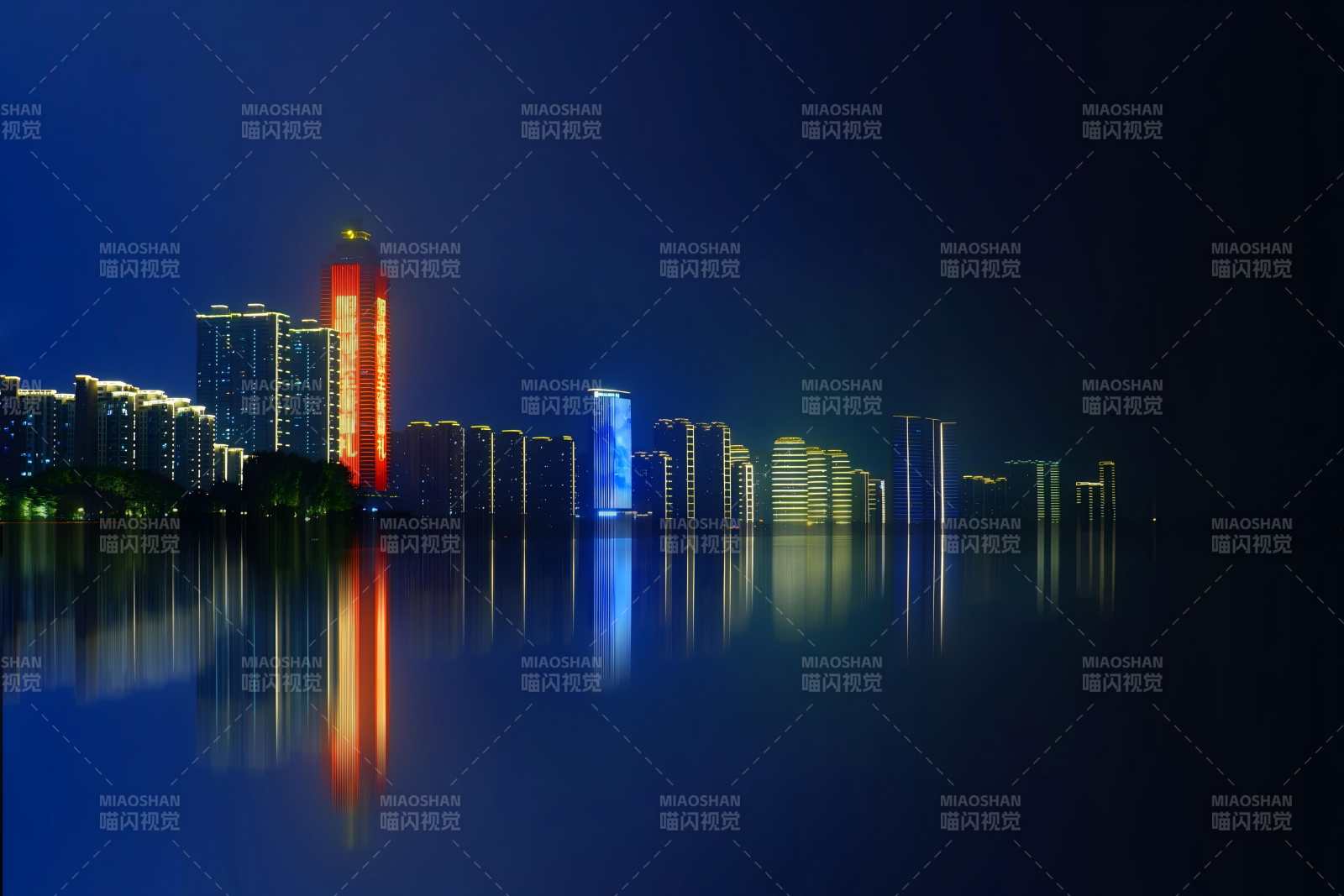 夜色城市倒影芜湖滨江公园图片