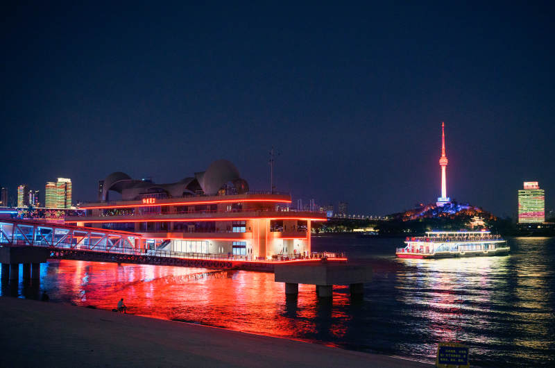 夜景中的城市之光图片