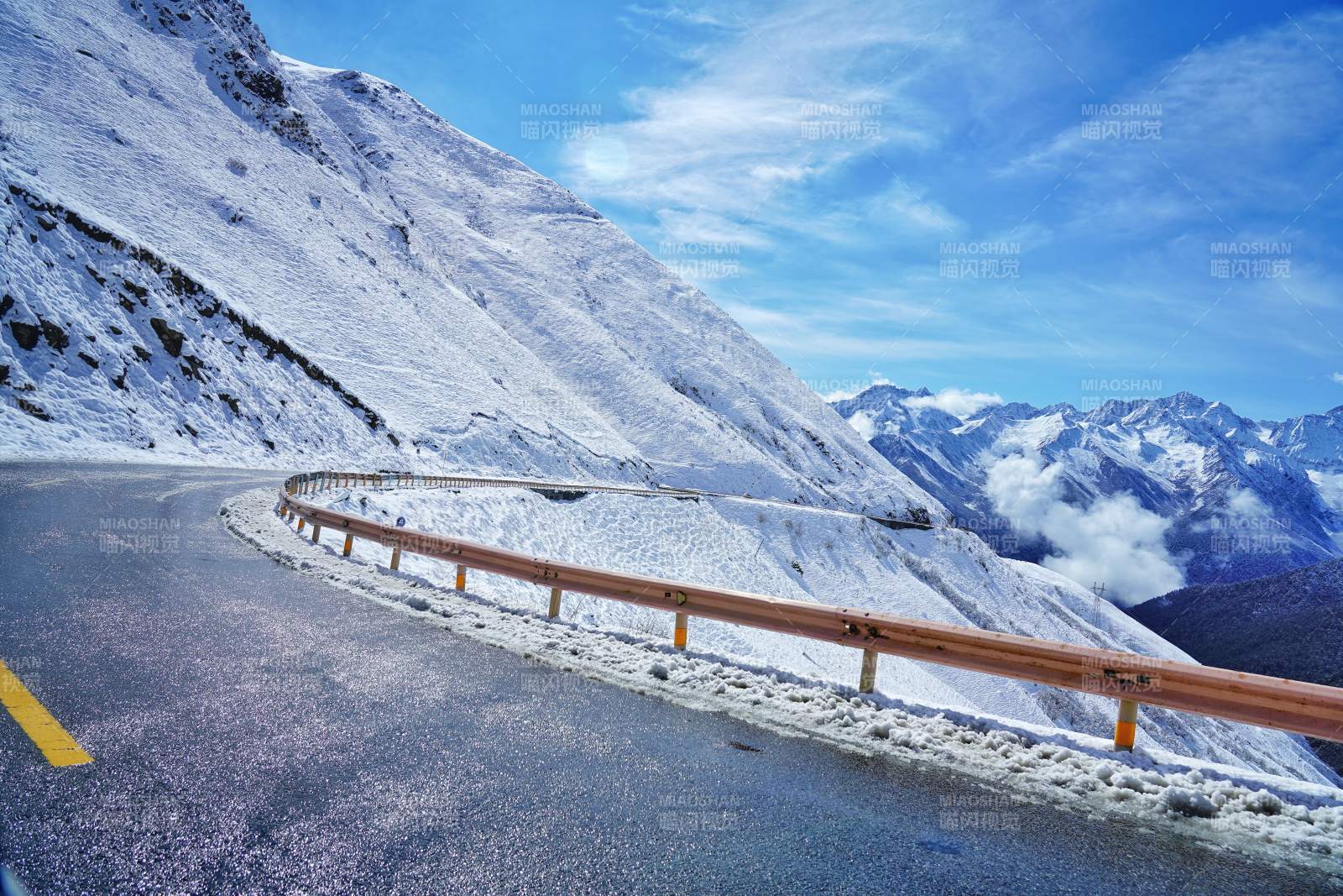 巴郎山的风景图片