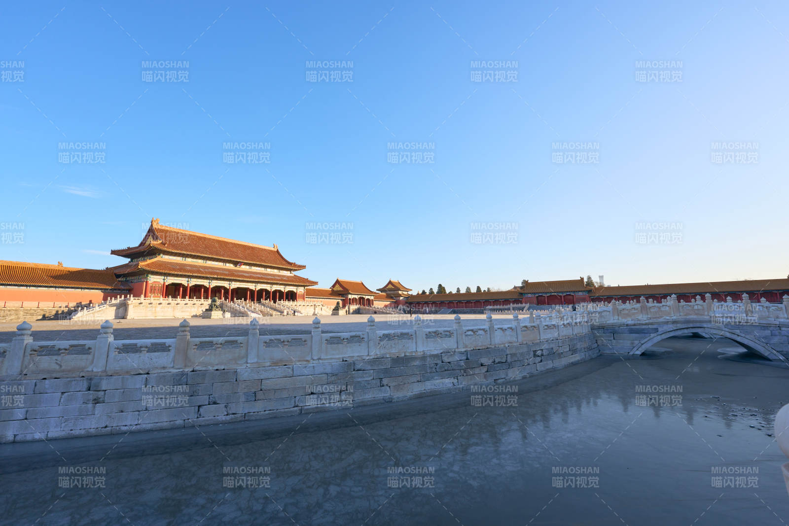 故宫太和门和金水河图片