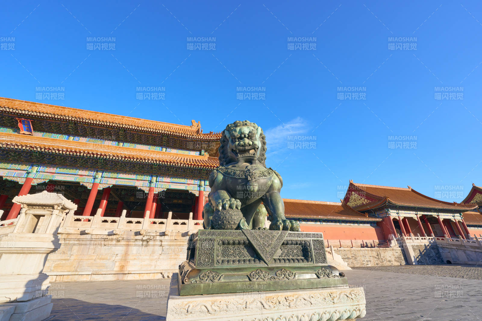 故宫太和门铜狮守卫图片