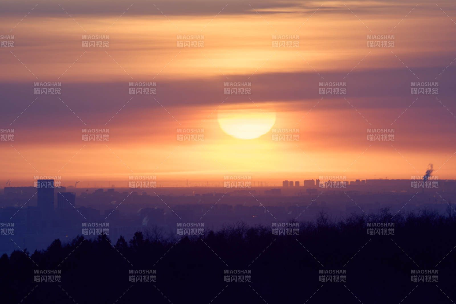 夕阳映城景图片