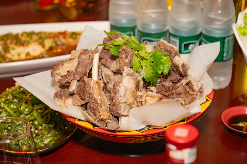 凉山州彝族美味烤肉拼盘图片