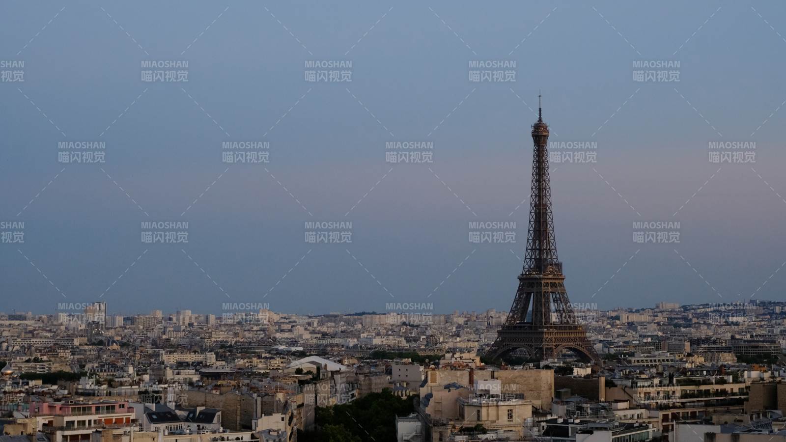 巴黎铁塔暮色美景图片