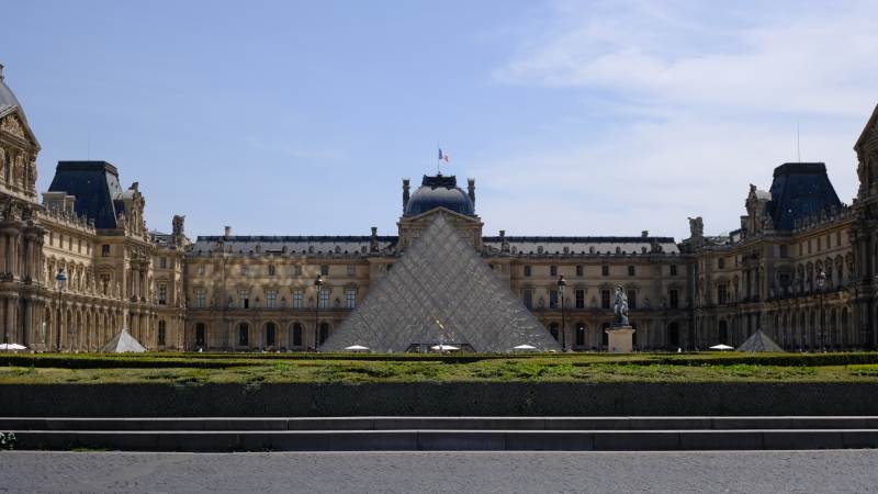 巴黎卢浮宫图片