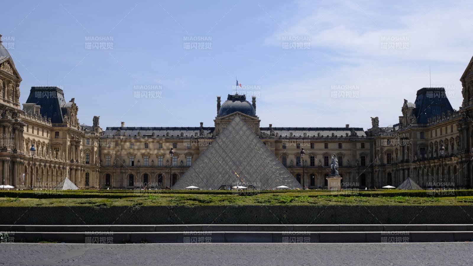巴黎卢浮宫图片