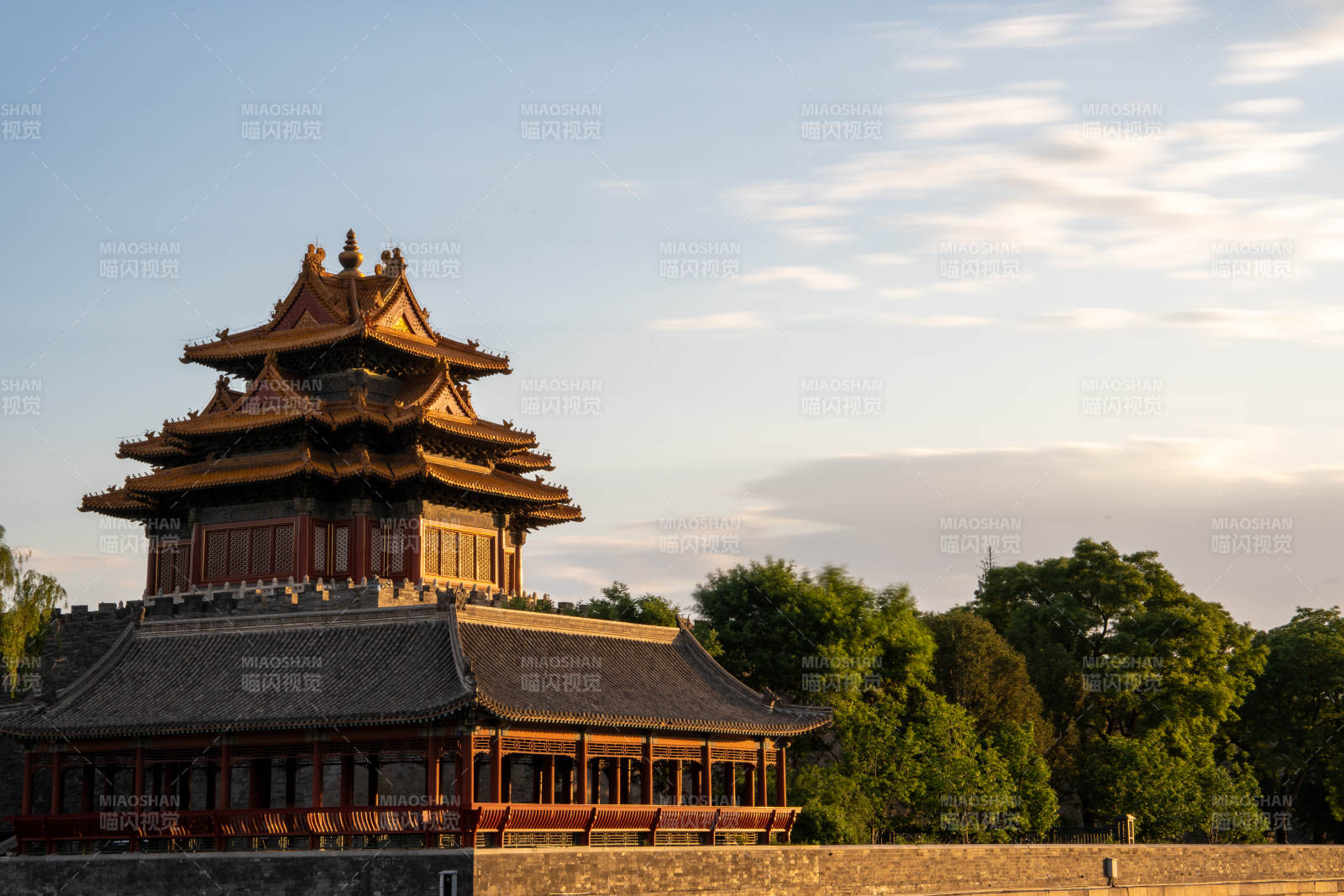 故宫角楼映晚霞图片