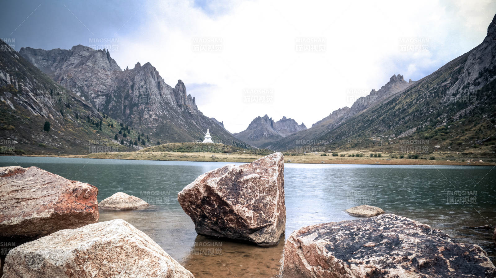 湖光山色 静谧如画图片