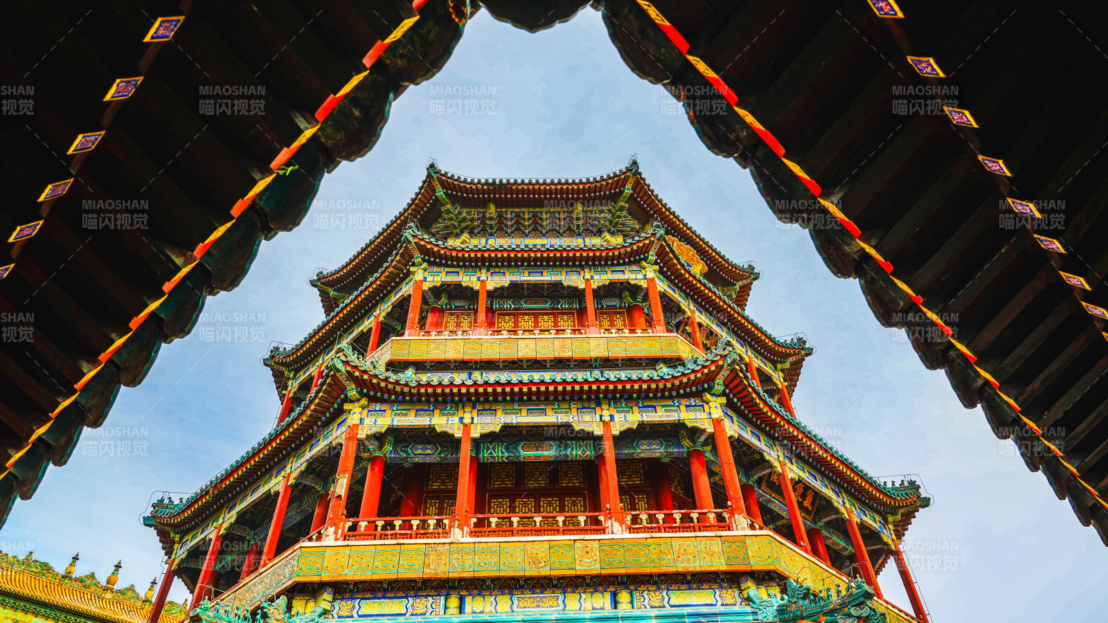 颐和园佛香阁古塔映天 彩檐生辉图片