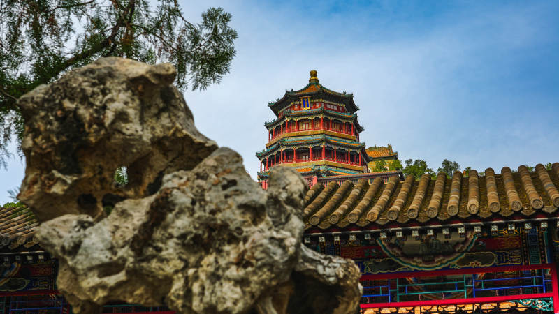 颐和园佛香阁古塔映石景图片