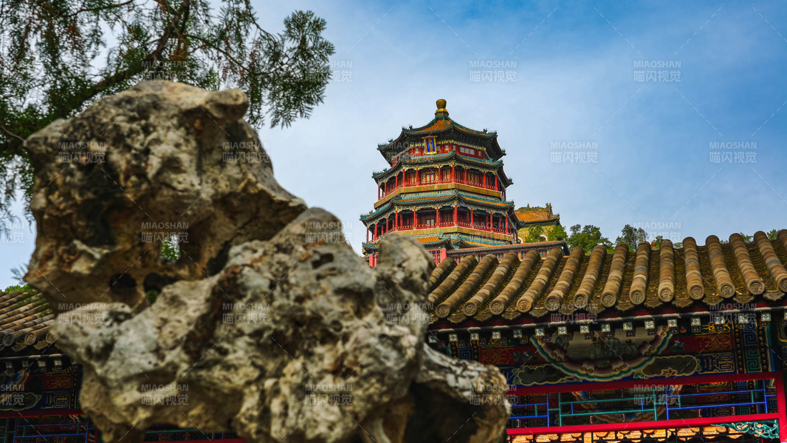 颐和园佛香阁古塔映石景图片