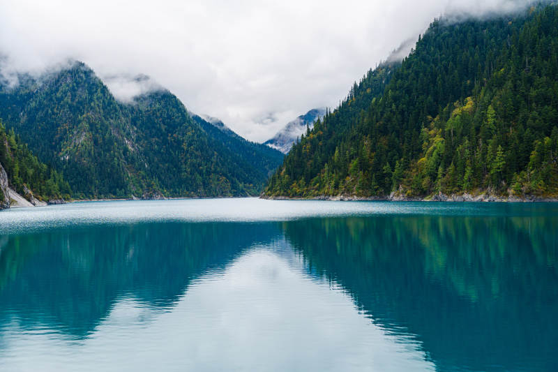 湖光山色倒影美  九寨沟图片