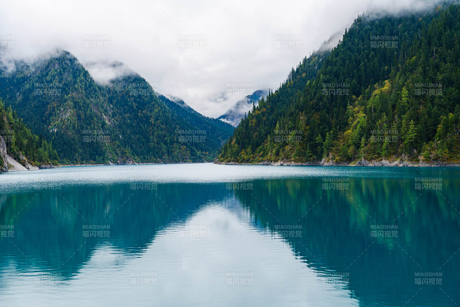 湖光山色倒影美  九寨沟图片