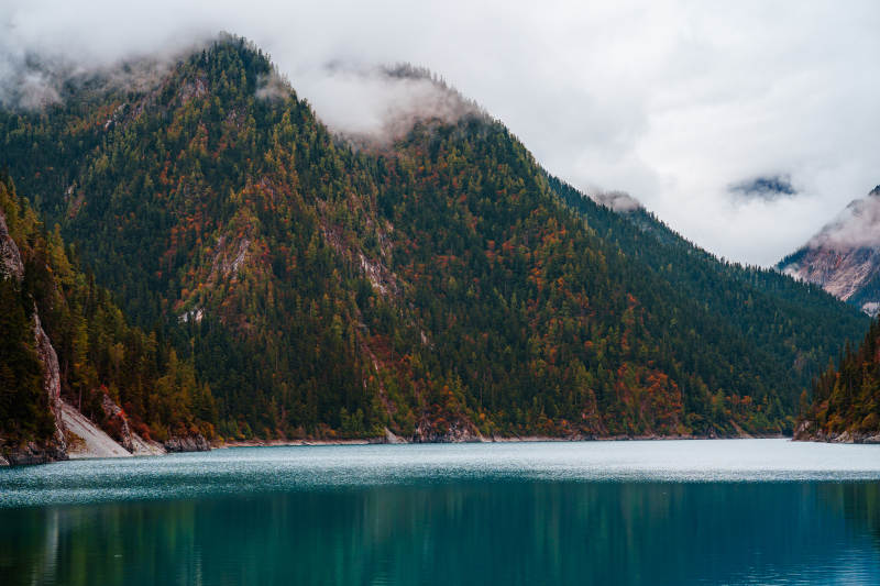山湖秋色  九寨沟图片