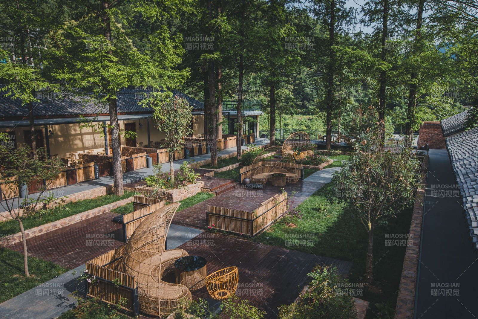 林间木屋庭院图片