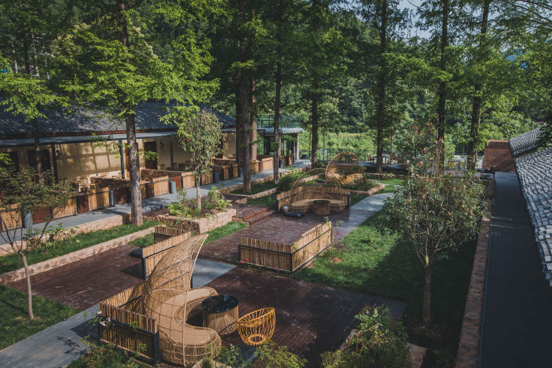 林间木屋庭院图片