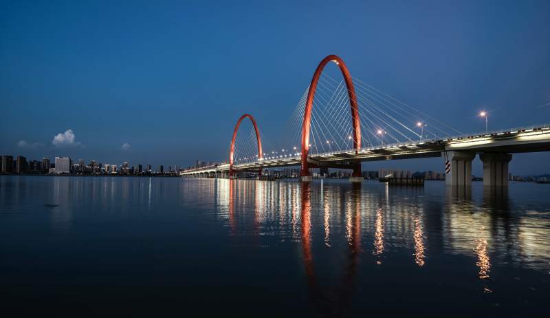 夜幕下的杭州之江大桥图片