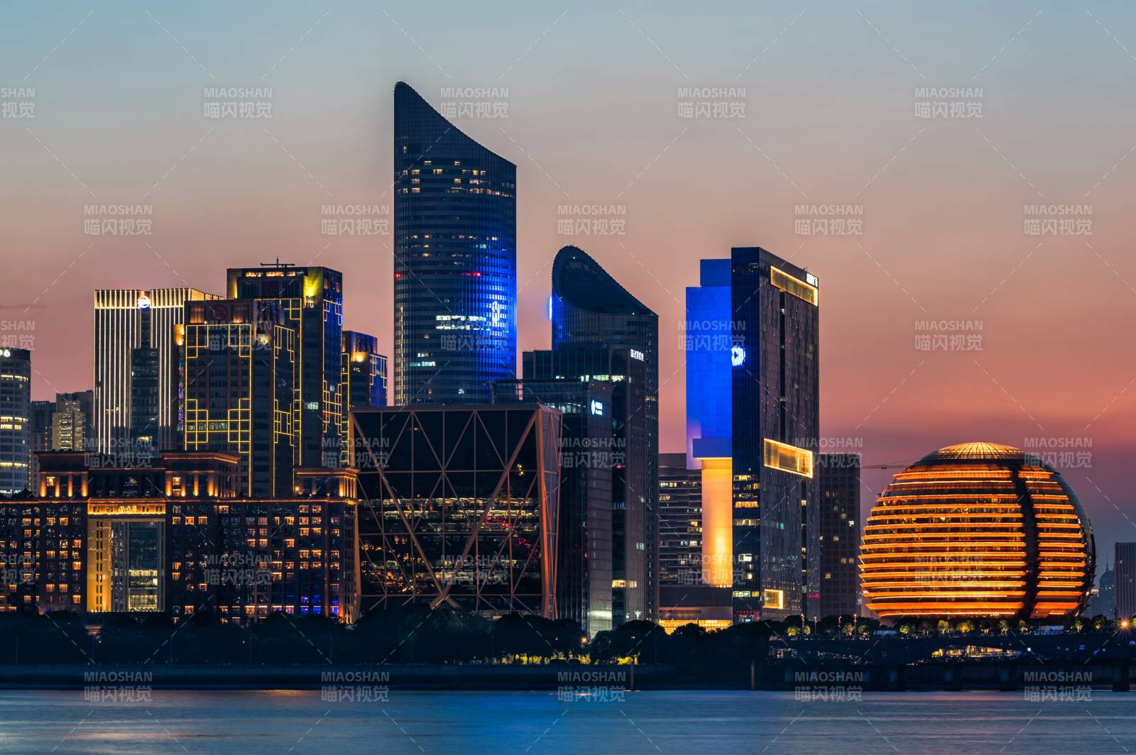 杭州之江新城黄昏夜景图片