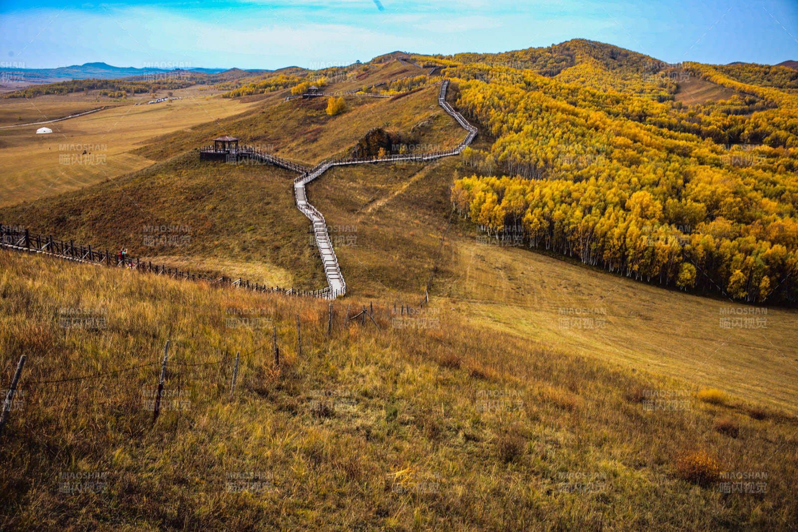 乌兰布统秋日山野栈道图片