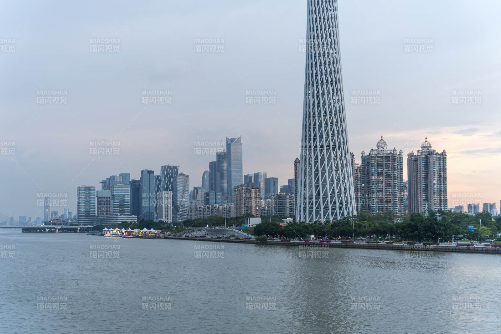 广州塔畔城市风光图片