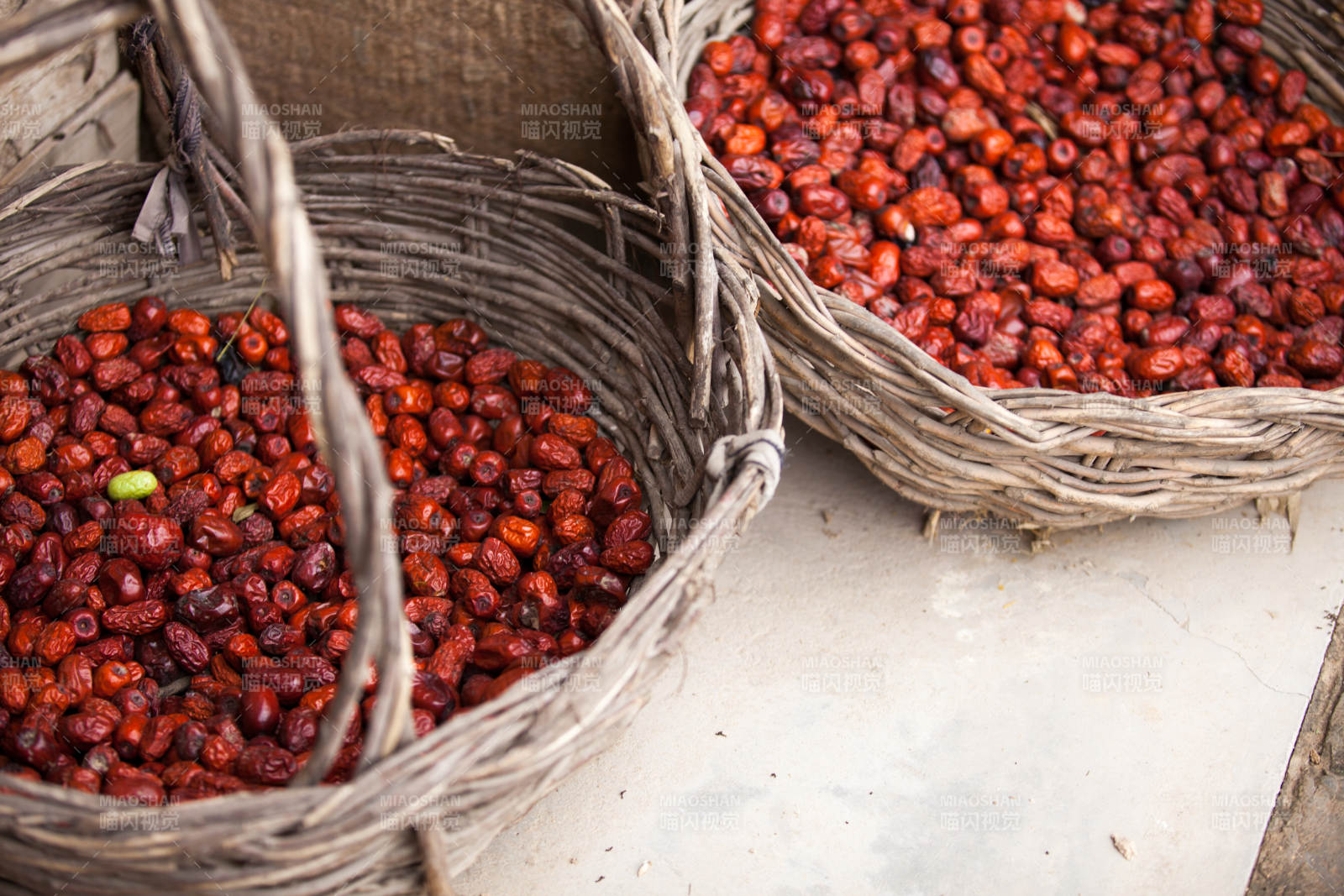 红枣满篮图片