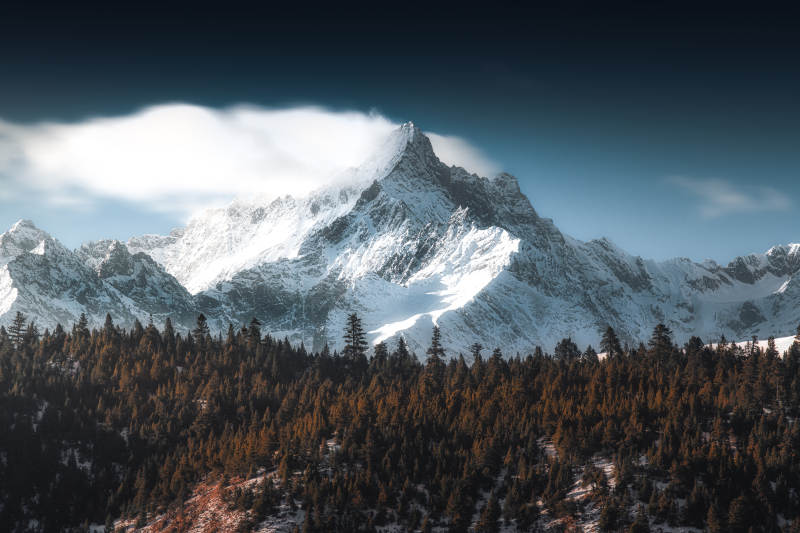 远处的雪山图片