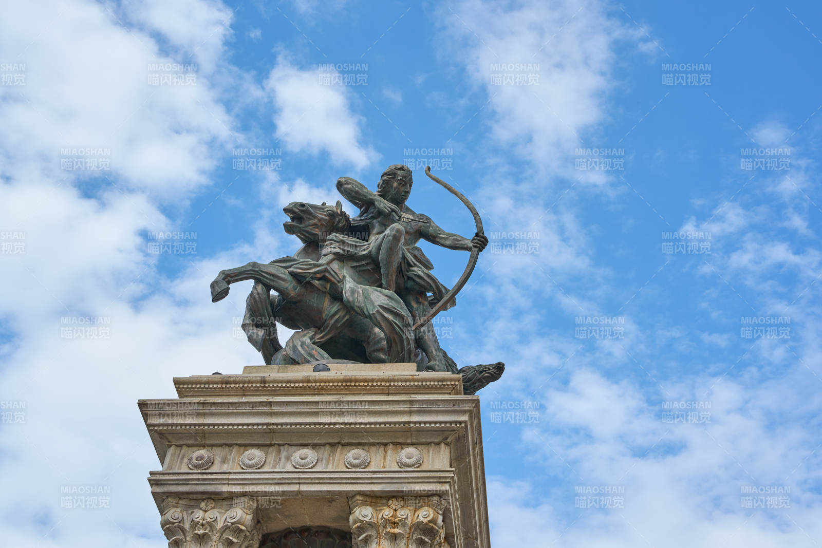 天津海河骑马射箭雕像图片