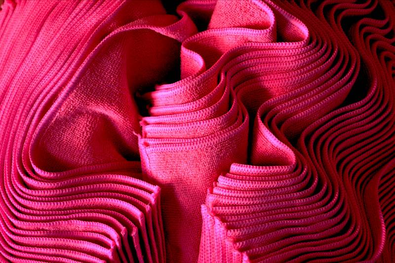 粉红褶皱布艺纹理图片