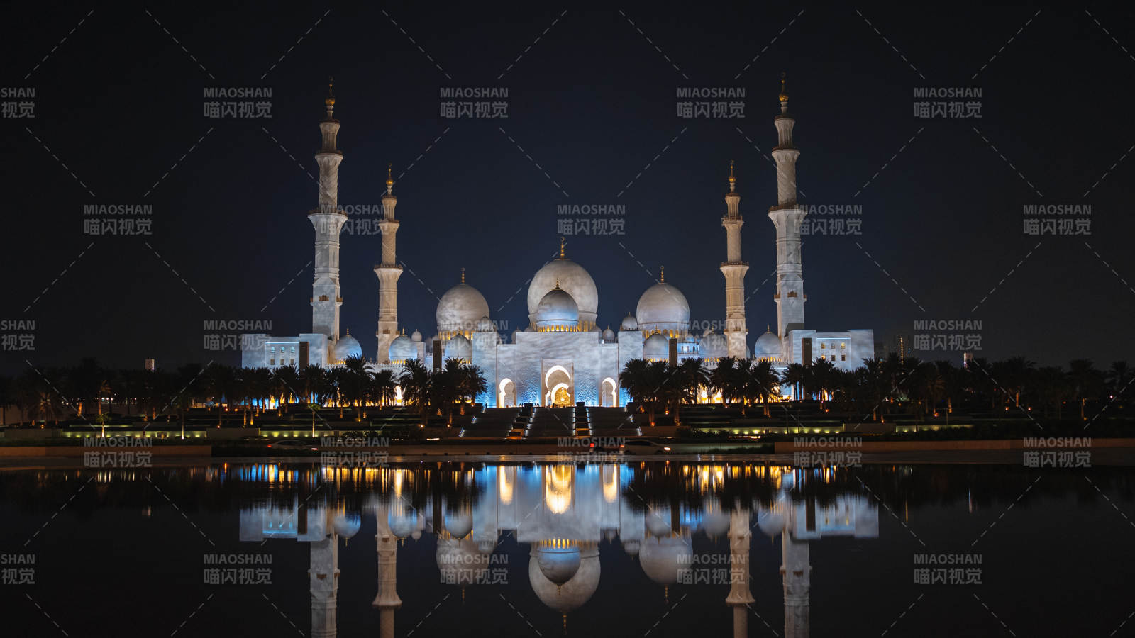 谢赫扎耶德夜幕下的清真寺图片