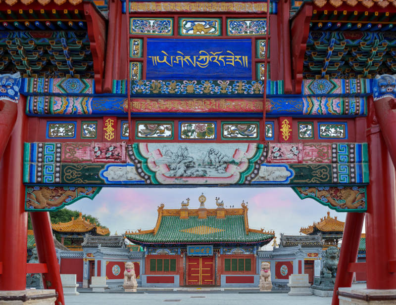 呼和浩特市席力图召正门牌坊风光图片