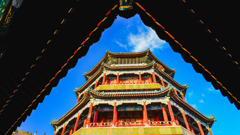 颐和园佛香阁古塔映蓝天图片