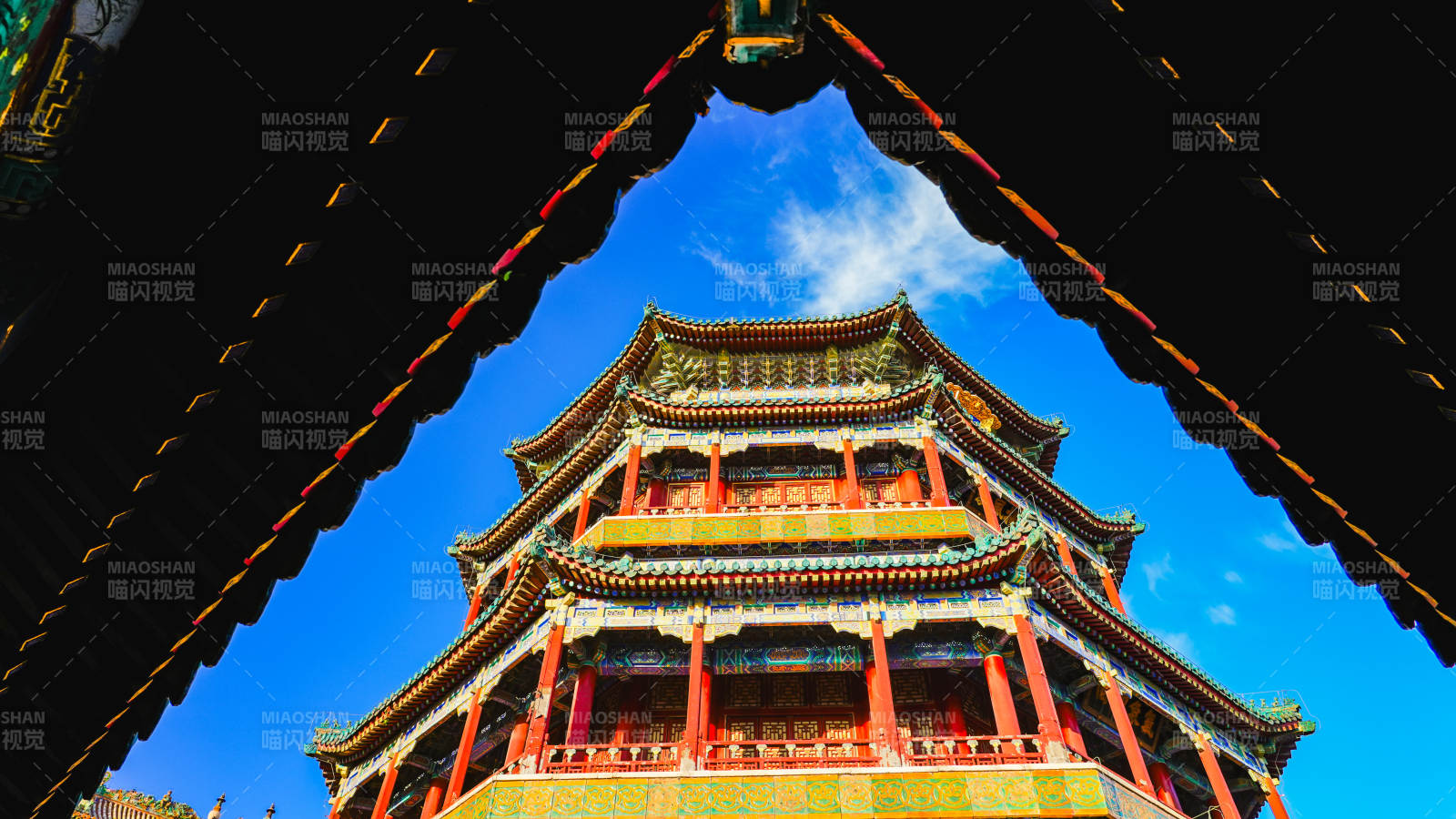 颐和园佛香阁古塔映蓝天图片