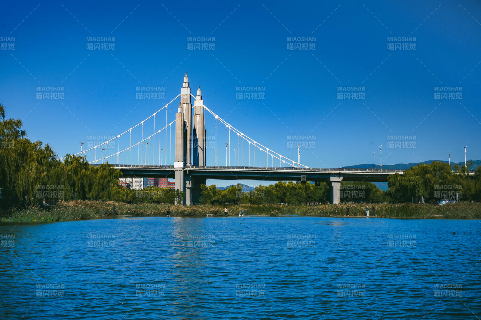 北京昌平南环大桥-蓝天下的大桥美景图片