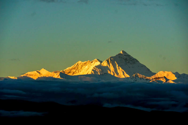 雪山日出美景 加乌拉图片